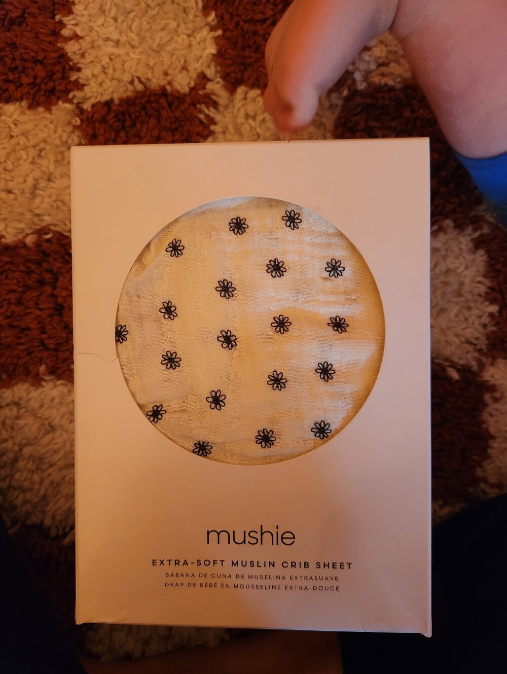 Mushie Black Daisy Muslin Crib Sheet
